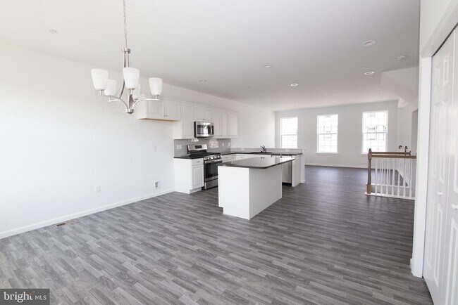 Building Photo - 1817 Shady Ln