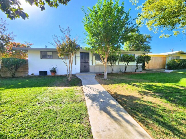 Building Photo - Charming 4-Bedroom Home Near Bakersfield C...