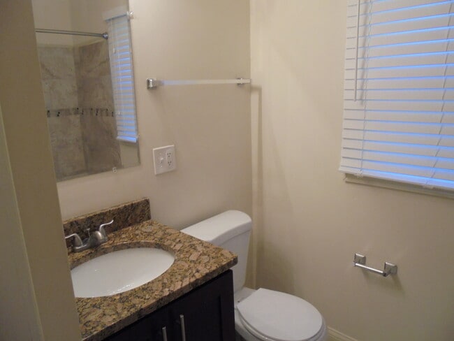 Building Photo - 408 W Sunset Rd