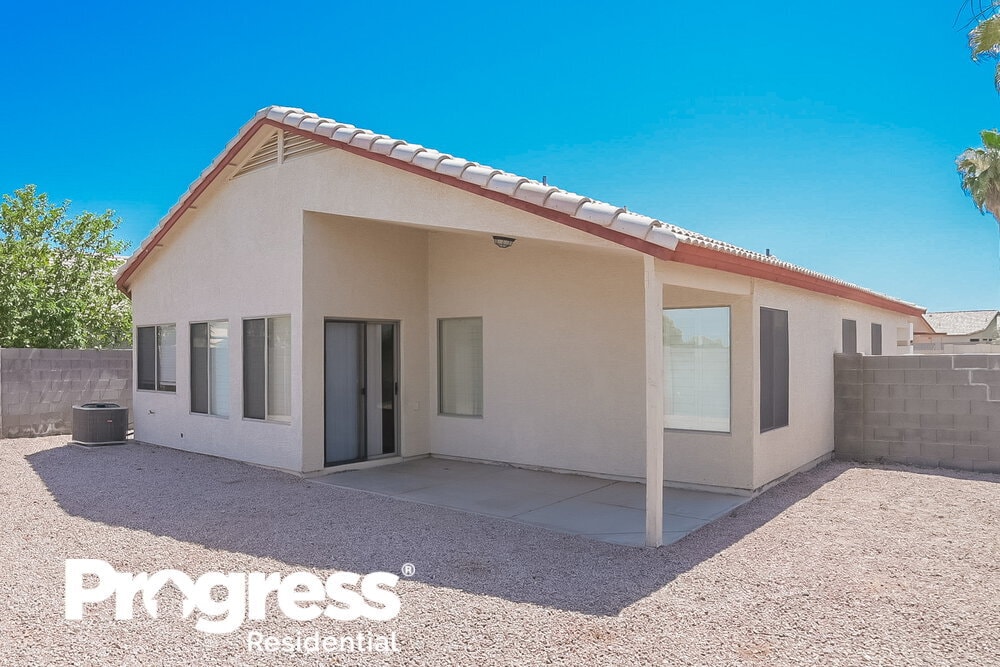 Building Photo - 323 N Ocean Dr