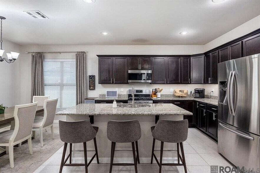 Building Photo - 18326 Sunset Park Dr