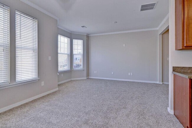Building Photo - 606 Red Hill Rd