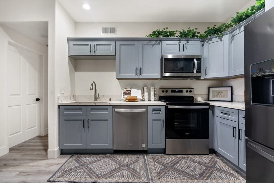 Building Photo - 1501 Front St