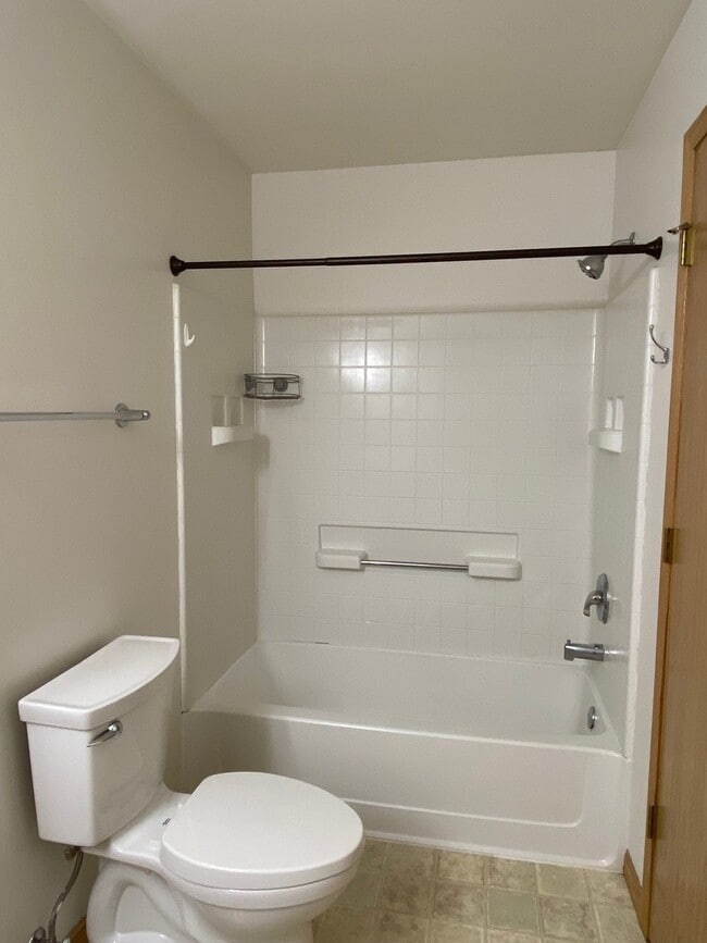 Building Photo - 2735 Canyon Dr