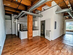 Building Photo - 1 Bedroom in River Market with Downtown Vi...