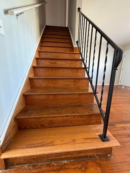 Building Photo - 1975 Dunbar Dr