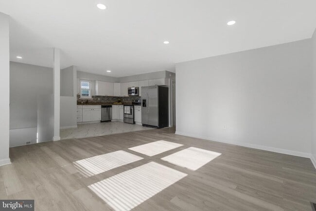 Building Photo - 5004 Roanoke Pl