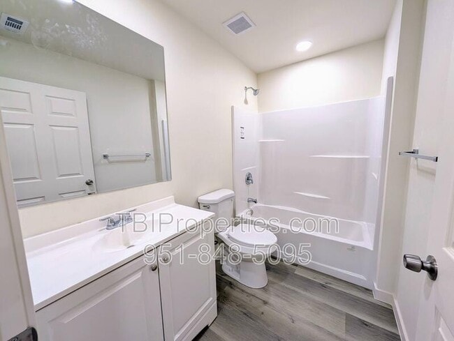 Building Photo - 1358 N Murray St