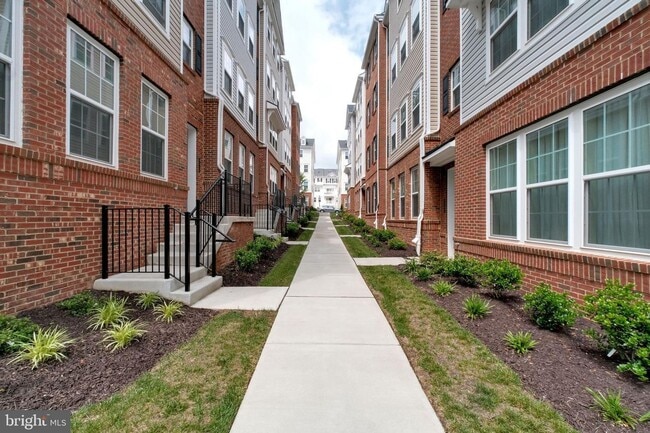 Building Photo - Townhouse in Owings Mills