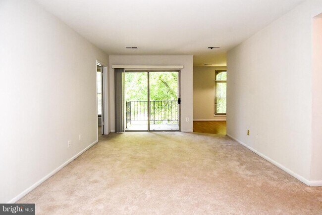 Building Photo - 3302 Woodburn Village Dr