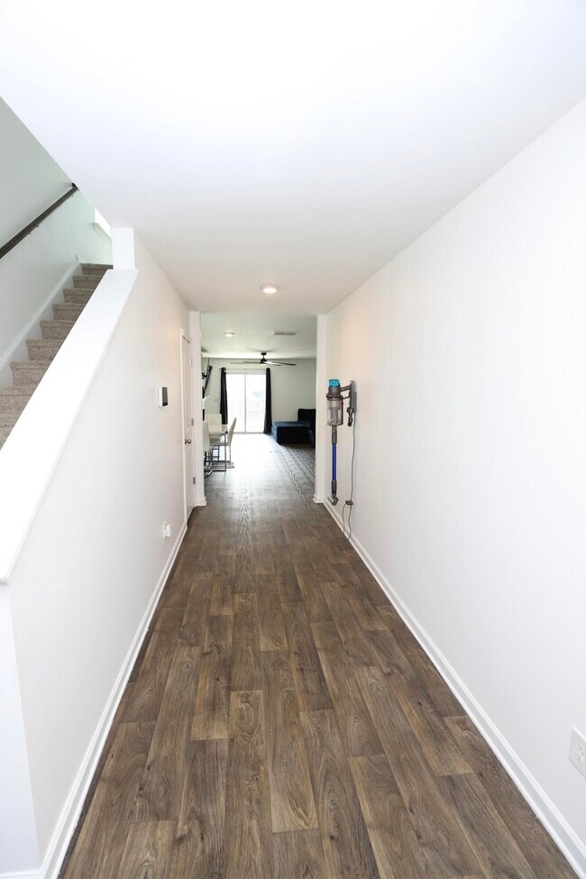 Building Photo - 2037 Elmridge Rd