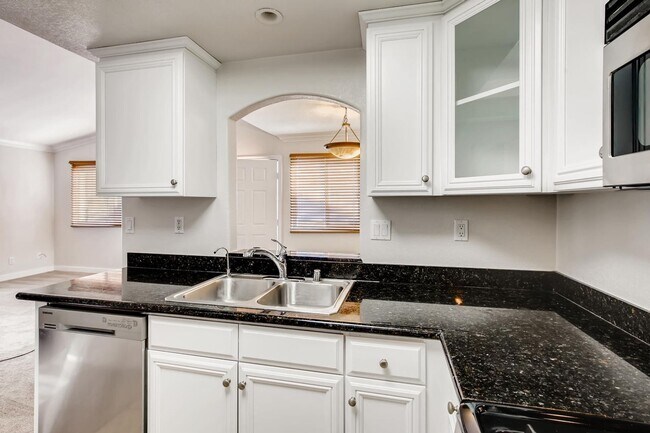 Building Photo - Spacious 2BR/2BA Top-Floor Condo in Gated ...