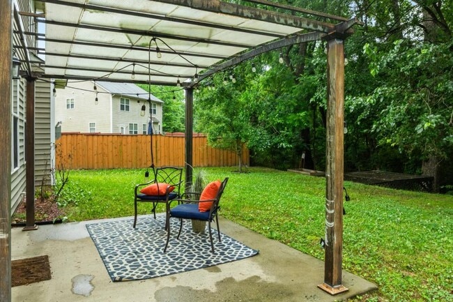Building Photo - 552 Stobhill Ln