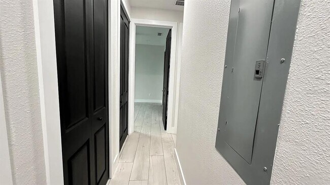 Building Photo - 710 Childs Ave