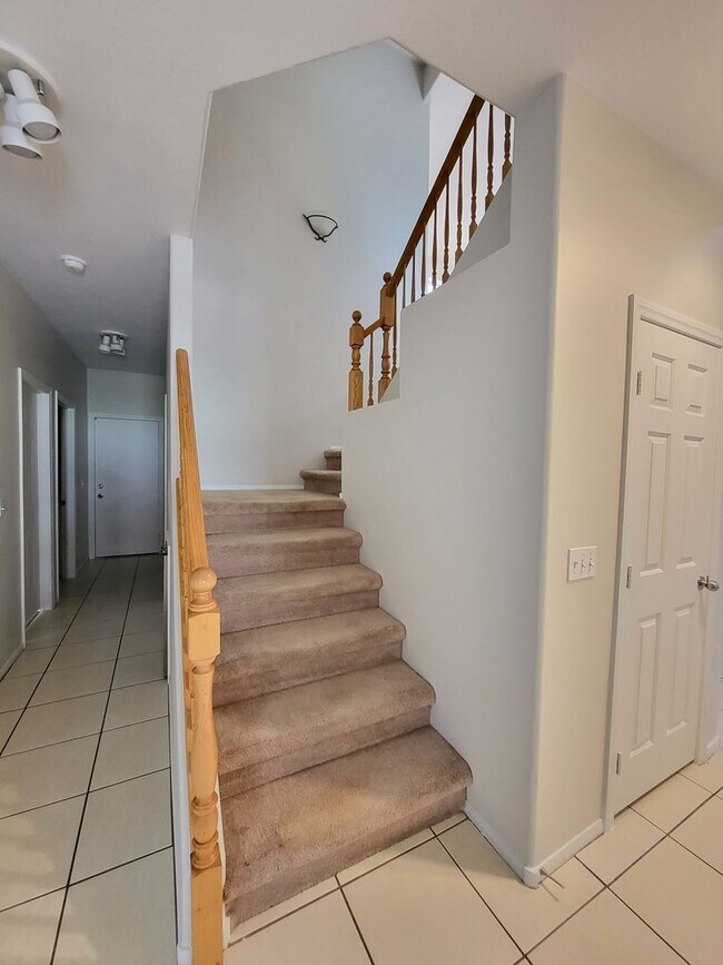 Building Photo - 4 Bedroom House, Private Pool,  Large Pets Welcome