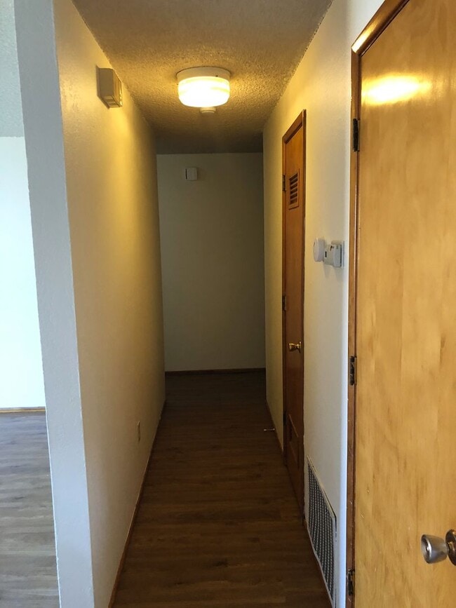 Building Photo - Spacious NW Corvallis Duplex - 3 Bedroom 1...