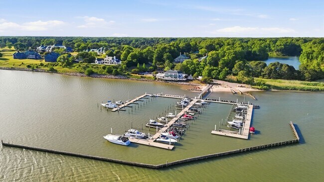 Building Photo - Resort Style Living - KINGSMILL (Graves Ordinary)
