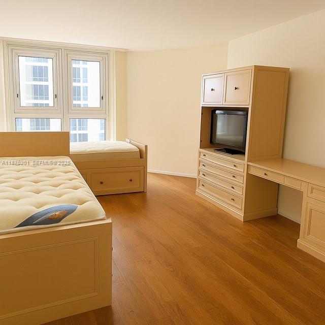 Building Photo - 16445 Collins Ave