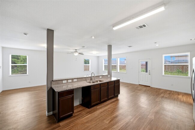 Building Photo - 10322 Urban Oak Trl