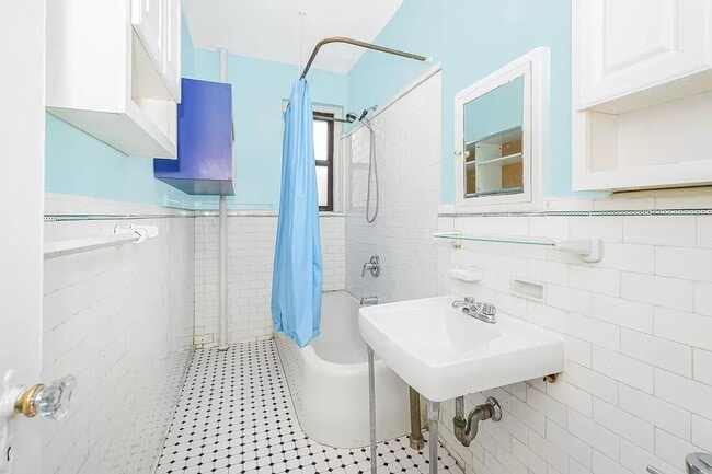 Building Photo - 3400 Wayne Ave