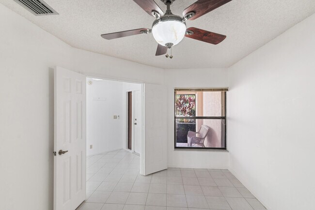 Building Photo - 7842 Villa Nova Dr N