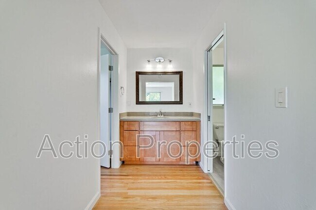 Building Photo - 350 Chesley Ave