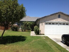 Building Photo - 1302 Interlaken Dr
