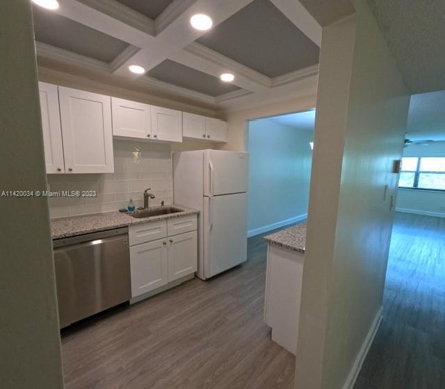 Building Photo - 301 Racquet Club Rd