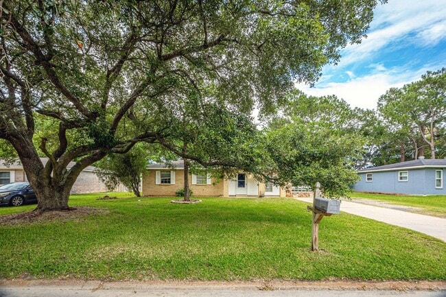 Building Photo - 2840 Gardendale Ave