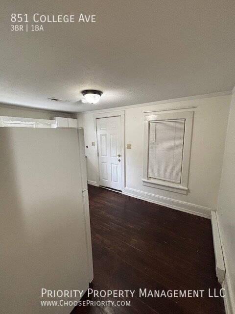 Building Photo - 851 College Ave