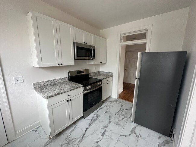 Building Photo - Fully Renovated 1-Bedroom Duplex in the Heart of Shandon – Minutes from USC & Fort Jackson! - 373...