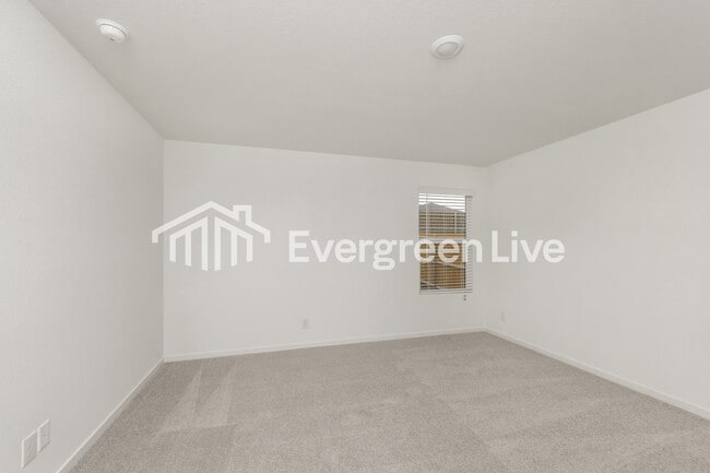 Building Photo - 1211 Falcon Hts Dr