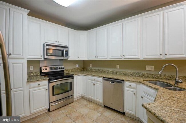 Building Photo - 9404 Regency Crest Dr