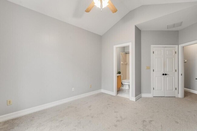 Building Photo - 331 Carpenter Dr NE