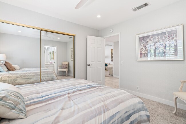 Building Photo - 39 Maximo Way