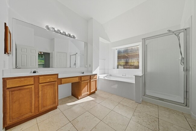 Building Photo - 13130 Yaupon Holly Ln