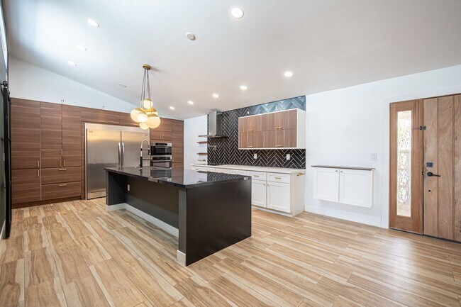 Building Photo - European-inspired Mid-Century Henderson Home!