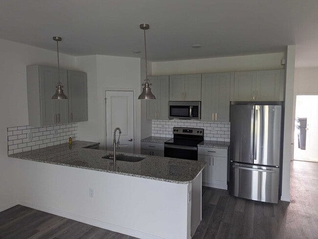 Building Photo - 2315 NE 15th Ln