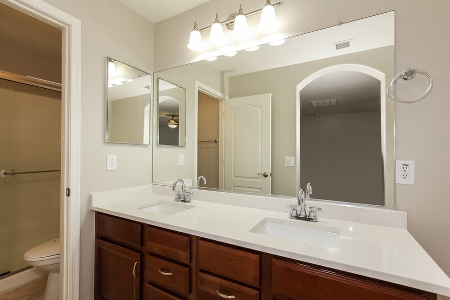 Building Photo - 5722 N 124th Ln