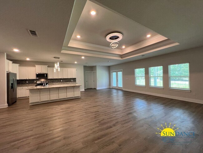 Building Photo - Stunning 5 Bedroom Home in Hillwood Estates, Crestview!