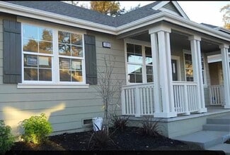 Building Photo - Single Level 3 Bedroom 2 Bath House in West Santa Rosa