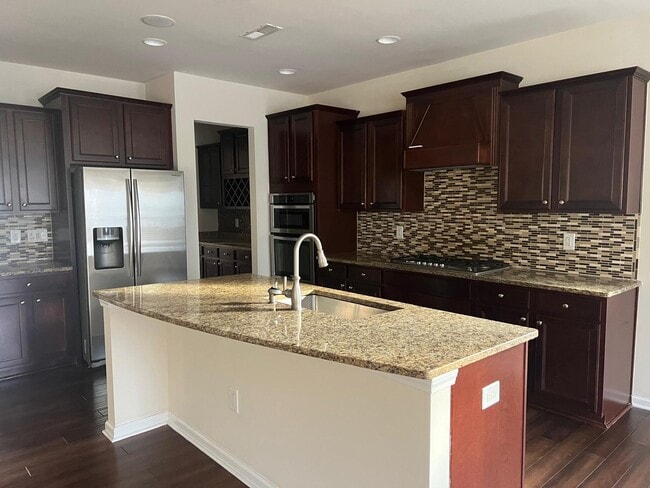 Building Photo - 2121 Chipley Dr