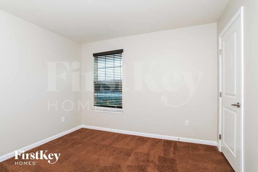 Building Photo - 5222 River Ridge Dr