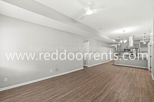 Building Photo - 2345 N Kenwood Ave