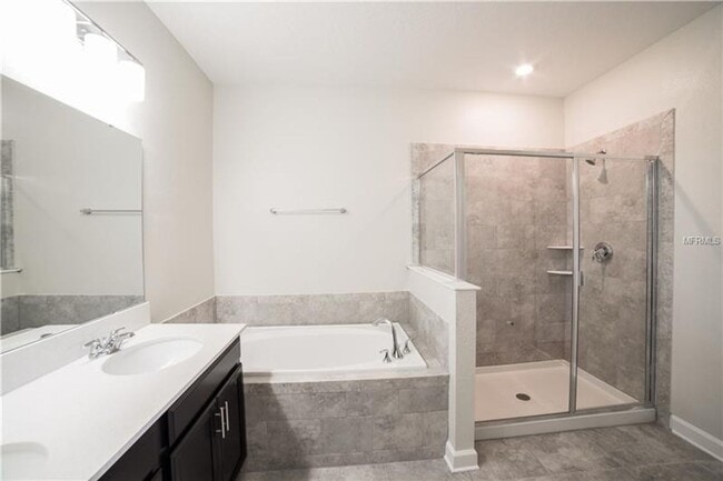 Building Photo - Luxury style townhome for rant