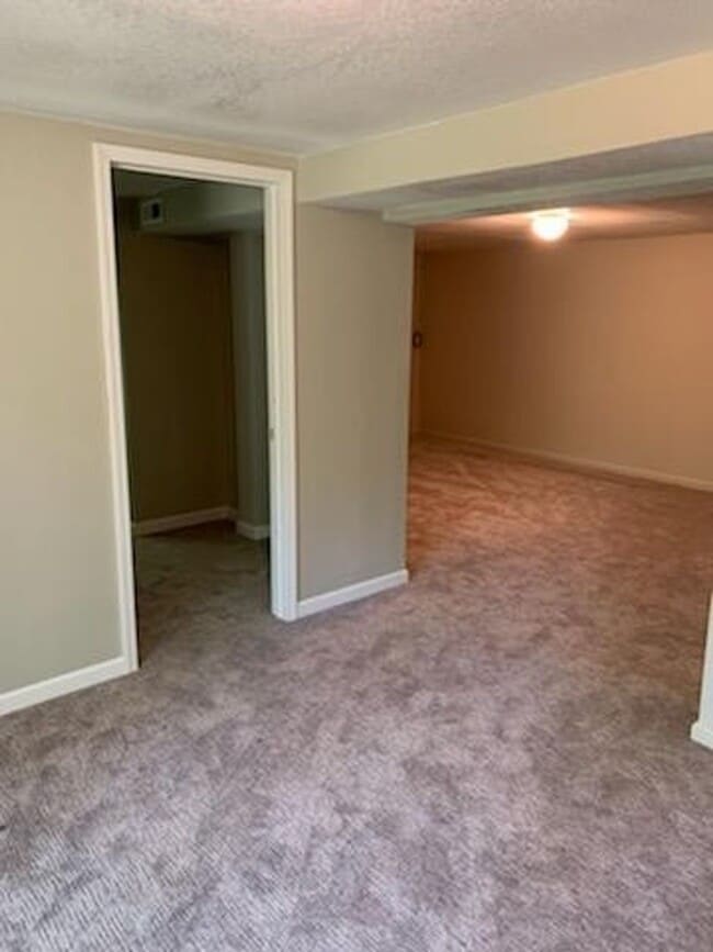 Building Photo - Pre-Leasing for August - 6Bed/3Bath House