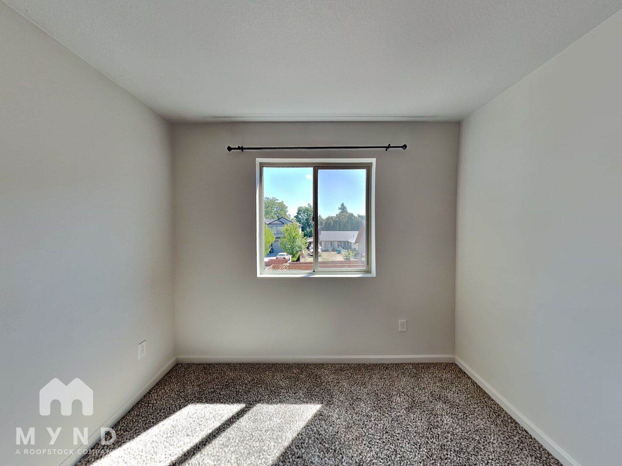Building Photo - 10923 NE 44th St