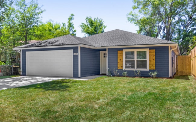 Building Photo - A beautiful 4 bedroom, 2 bathroom property...