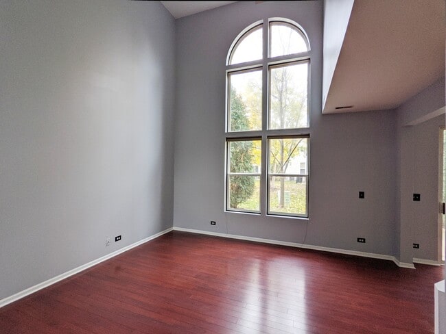 Building Photo - 3250 Bromley Ln