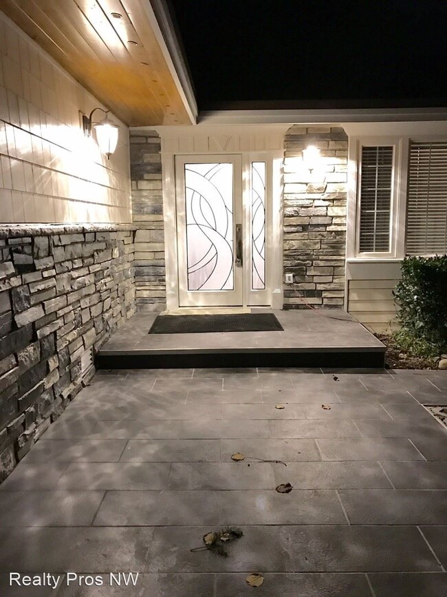 Building Photo - 3 br, 2.5 bath House - 1845 Evergreen Poin...